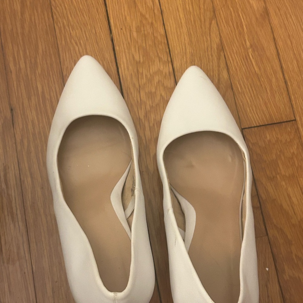 Macy's White Heels Elegant Pointed-Toe Design